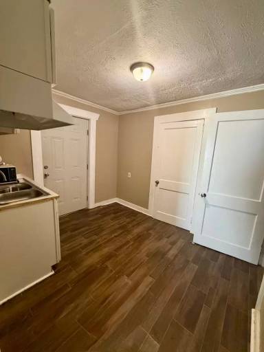 Main picture of 210 1st Ave