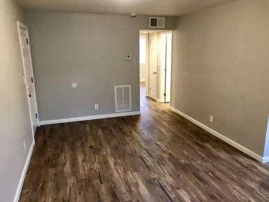 Main picture of 830 W 26th St