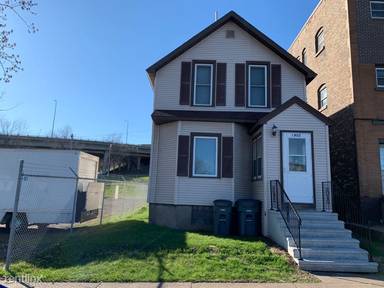 Main picture of 1905 W 1st St