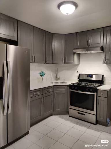Main picture of 350 College Dr