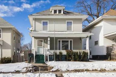 Main picture of 918 W 1st St