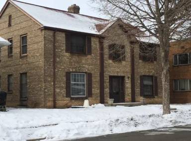 Main picture of 1445 S 81st St