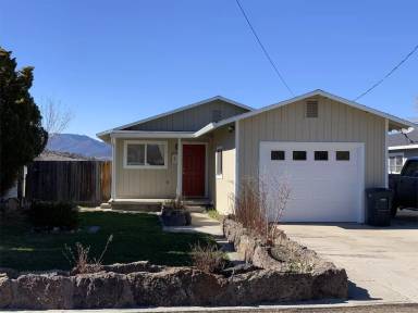 Main picture of 210 S 15th St