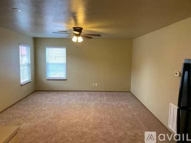 Main picture of 921 N Perkins Rd