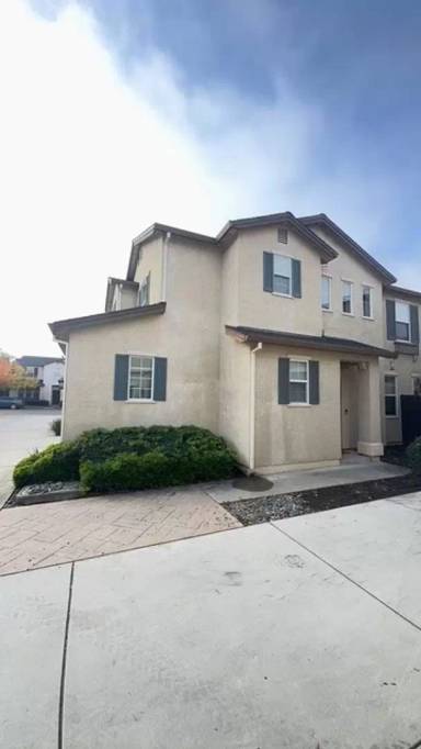 Main picture of 2340 Shining Star Way