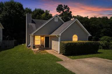 Main picture of 327 Autumn Lake Dr