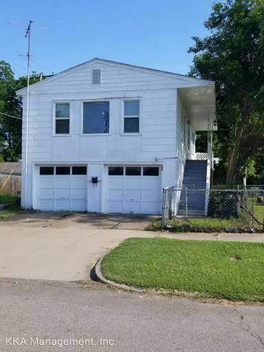 Main picture of 209 E 11th St