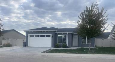 Main picture of 412 Red Rose St