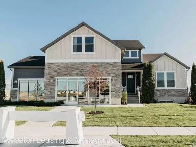 Main picture of 667 E Mt Peale Dr