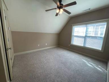 Main picture of 170 Colonial Ct