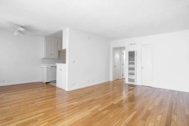 Main picture of 725 N Hayworth Ave