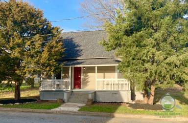 Main picture of 102 Delano Ave