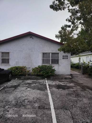 Main picture of 800 NE 14th St