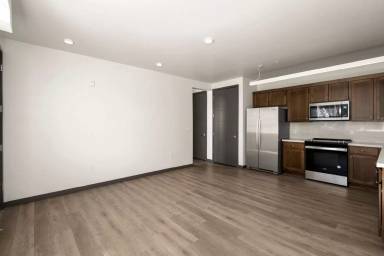 Main picture of 587 Grand Canyon Blvd