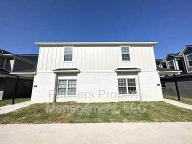 Main picture of 823 S Amarillo Ave