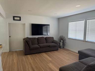 Main picture of 947 Carson St
