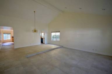 Main picture of 10 Sheridan