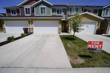 Main picture of 2090 Carson Ave