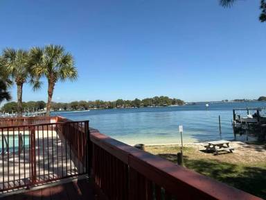 Main picture of 5 Laguna St