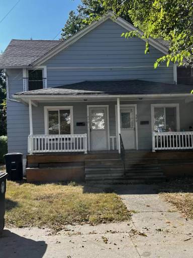 Main picture of 590 Thayer St
