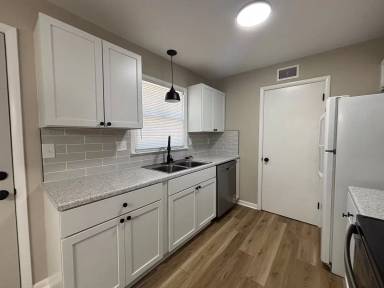 Main picture of 1614 W 34th St S