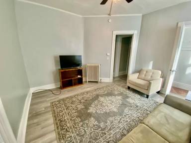 Main picture of 336 W 9th St
