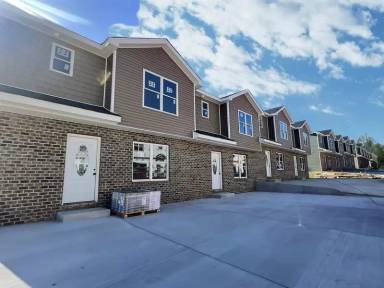 Main picture of 63 Christian Ct