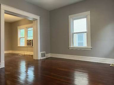 Main picture of 11 Lawn Ave