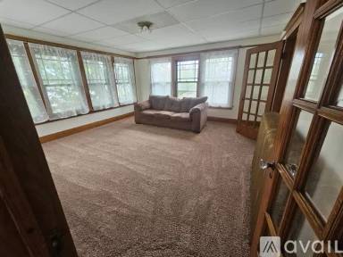 Main picture of 2935 Genesee St