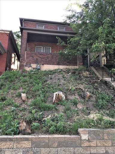 Main picture of 263 Robinson St