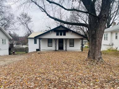 Main picture of 902 S Cedar Ave