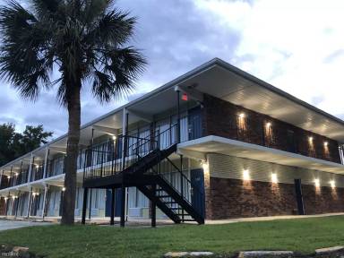 Main picture of 2020 Hamilton Ave
