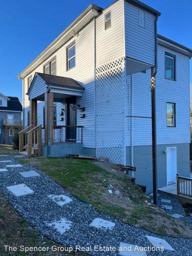 Main picture of 305 Granville St