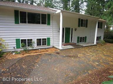 Main picture of 4401 Merry Ln W