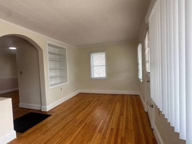 Main picture of 18 W Whitlock Ave