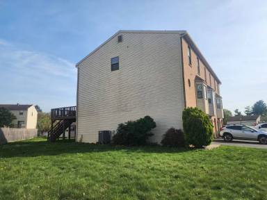 Main picture of 460 Vera Cir