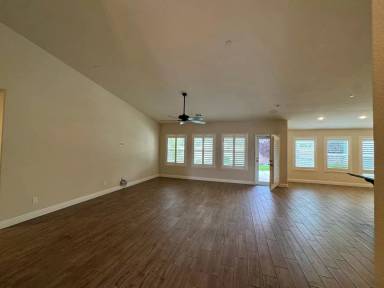 Main picture of 493 S Crescent Ln