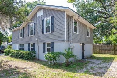 Main picture of 3388 Stillman St