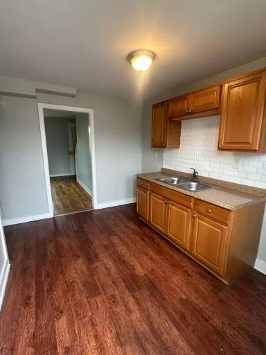 Main picture of 18 Balzac Ct