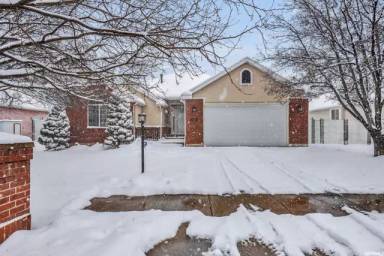 Main picture of 669 W 2275 N