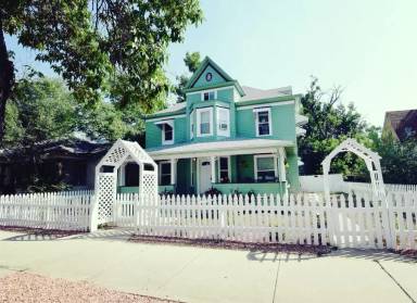 Main picture of 1128 West Colorado Avenue