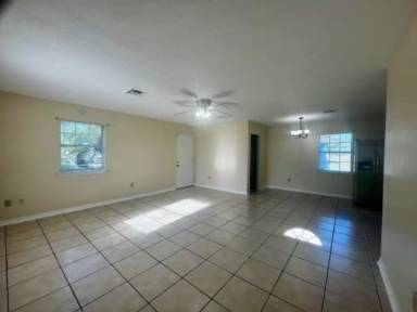 Main picture of 200 Azalea Dr