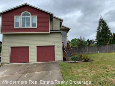Main picture of 7205 31st Pl NE