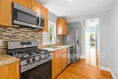 Main picture of 79 Derby St