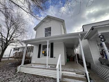 Main picture of 620 Washington Ave