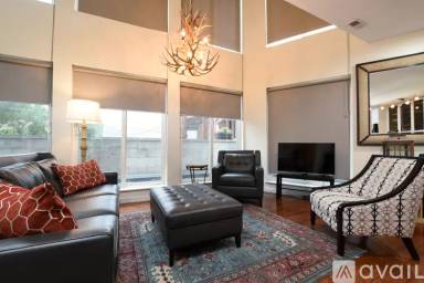 Main picture of 2515 N California Ave
