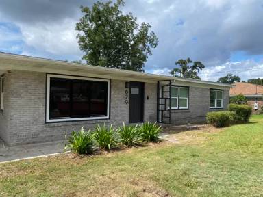 Main picture of 629 Whitney Dr