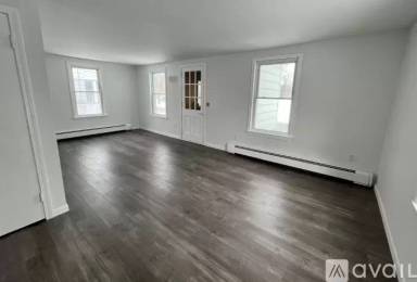 Main picture of 30 Pembroke Ave