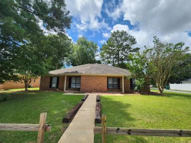 Main picture of 1930 Buck Ln