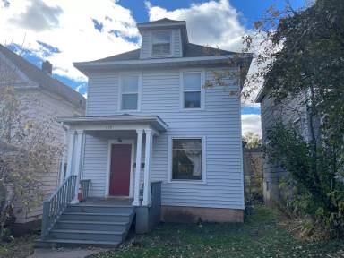 Main picture of 319 N 13th Ave E